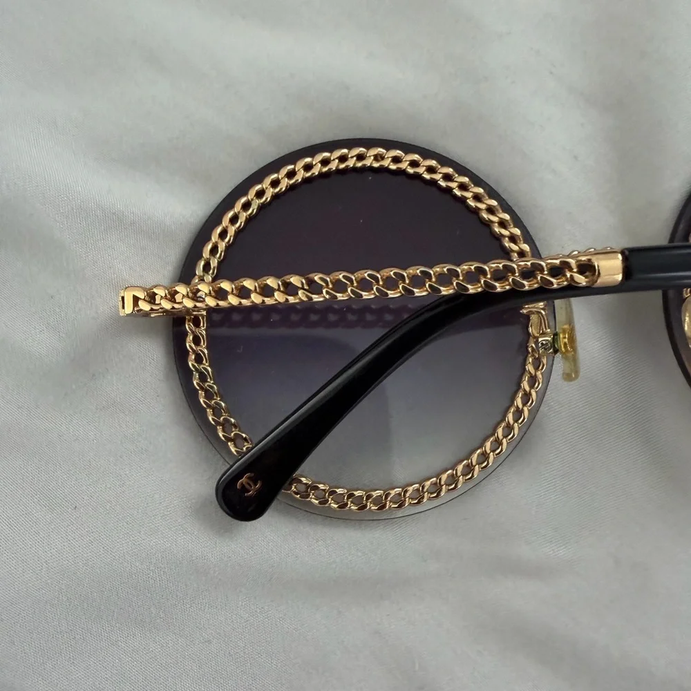 CHANEL chain rimless